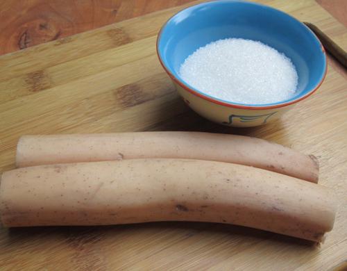 Trong lễ khai mạc cuộc đua ngựa hoàng gia lần thứ 141 diễn ra tại Anh, những chiếc mũ độc đáo vô cùng ấn tượng của những nhân vật hoàng gia nổi tiếng như Kate Middleton và em gái cô Pippa, công chúa Beatrice, Eugenie, Nữ hoàng Elizabeth II... đã trở thành tâm điểm chú ý. Cuộc đua ngựa hoàng gia Anh lần thứ 141 sẽ được bắt đầu vào thứ 7 ngày 2/5.